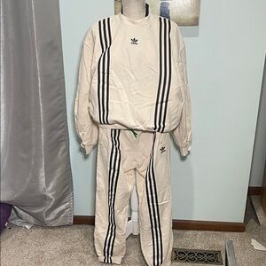 Adidas Beige sweatsuit with Black Accents top S/M. Bottom Large.